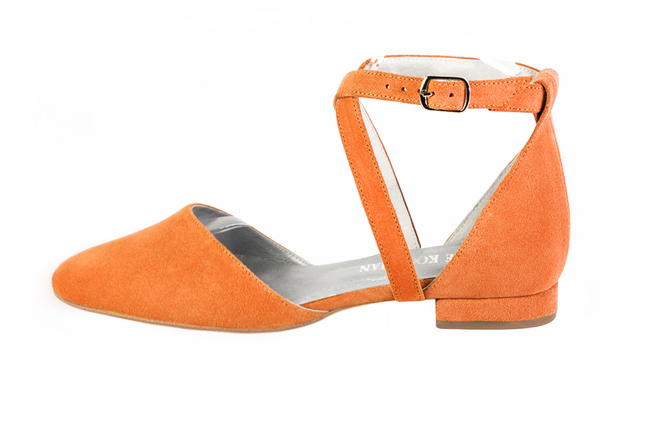 Apricot orange women's ballet pumps, with flat heels. Round toe. Flat block heels. Profile view - Florence KOOIJMAN